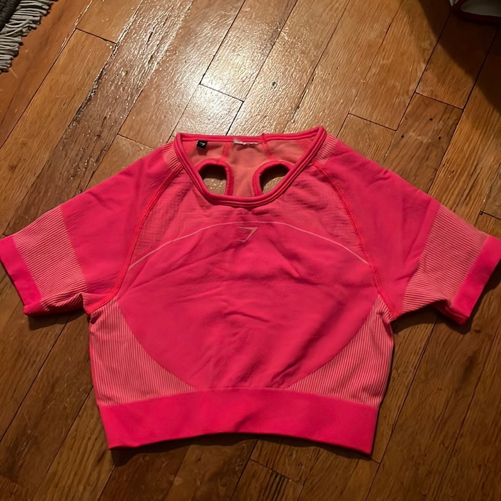 GymShark cropped short sleeve workout top! Size small
